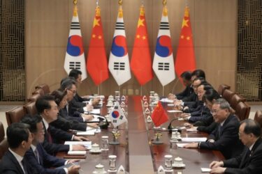 Slika od Kina pozdravlja ‘novi početak’ s Južnom Korejom i Japanom