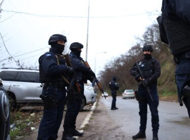 Slika od Kosovska policija zatvorila srpske banke. Oglasio se SAD, Srbi bijesni: ‘Ovo je divljaštvo’