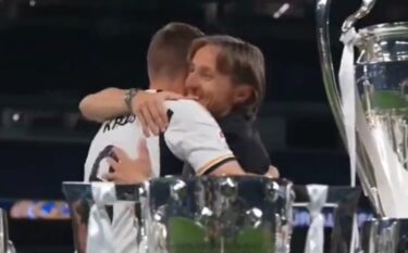 Slika od Kroos je pozirao s impresivna 22 trofeja osvojena s Realom, a onda je stigao Luka Modrić