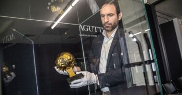 Slika od Maradonina Zlatna lopta pojavila se na aukciji. Njegovi nasljednici spremaju tužbu