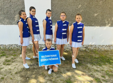 Slika od Mažoretkinje otoka Ugljana Đina Masar, Ivona Sorić, Monika Blaslov i Beata Vidov srebrene na Državnom prvenstvu