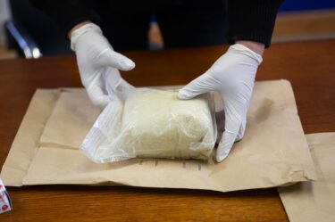 Slika od Mladi Kaštelanin pao s velikom količinom speeda i kokaina, policajci su mu u stanu pronašli još cijeli ‘laboratorij‘