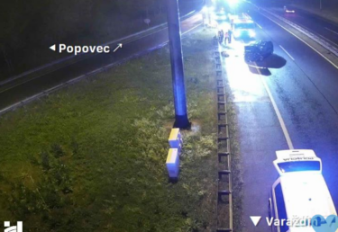 Slika od Na A4 autom udario u ogradu i sletio u kanal. U Slavoniji poginuo motociklist