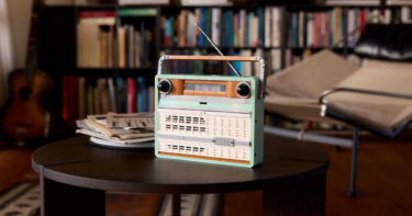 Slika od “Napokon Lego set koji želim”: Lego predstavio retro radio koji zapravo pušta glazbu