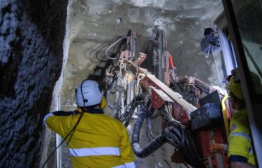 Slika od Nesreća na 170 metara ispod površine zemlje: akcija spašavanja rudara trajat će i tijekom noći, ne zna se što je s njima