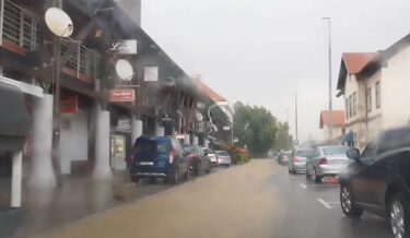 Slika od Nevrijeme pogodilo Karlovac, u Zaboku poplava. Pogledajte kako je cijela ulica završila pod vodom