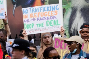 Slika od Odakle god došli, Velika Britanija ilegalne migrante šalje u Ruandu. Zašto baš tamo?