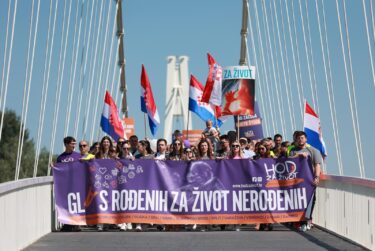 Slika od Održan Hod za život u Osijeku. Podržao ih DP-ovac: ‘Širenje ove manifestacije je dobar znak’