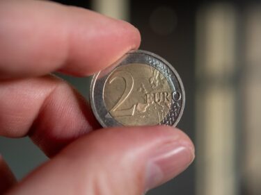 Slika od Oprez! U opticaju su krivotvorene kovanice od 2 eura, možete ih otkriti uz ovaj jednostavan test