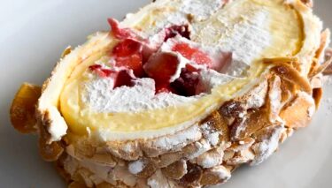 Slika od Ova rolada s kremom od vanilije i jagodama naše čitateljice je hit, evo recepta