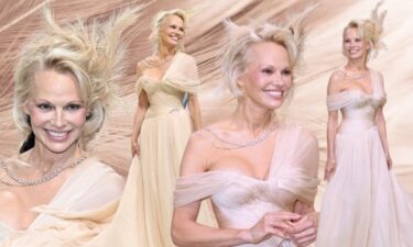 Slika od Pamela Anderson sve je očarala na glamuroznom balu za koji je odustala od svog pravila