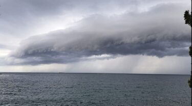 Slika od Pogledajte kakva olujna grdosija ide prema Hrvatskoj, ljudi snimaju: ‘Ovo je moćno’