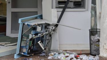 Slika od Policija na terenu: Lopovi su raznijeli bankomat u Zagrebu
