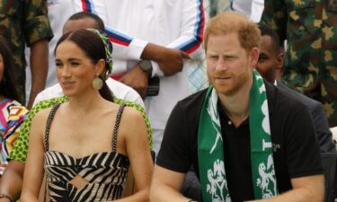 Slika od Princ Harry i Meghan Markle optuženi da ‘muljaju’ u humanitarnom radu