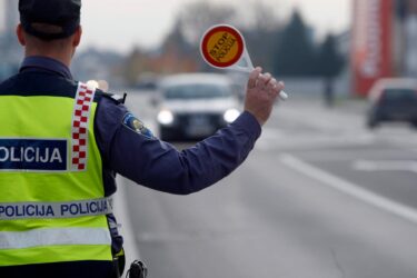 Slika od Prometna policija u Omišu zaustavila mortus pijanog Austrijanca, nećete vjerovati s koliko je promila sjedio za volanom