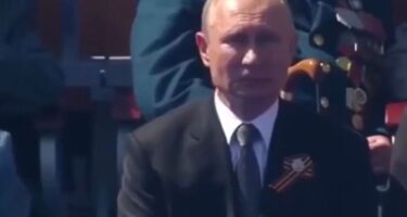 Slika od Putin na Dan pobjede upozorava na mogućnost globalnog sukoba