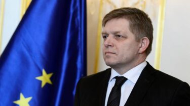 Slika od Robert Fico nije jedini političar na kojeg je izvršen atentat: Ovo su slučaji koji su potresli Europu