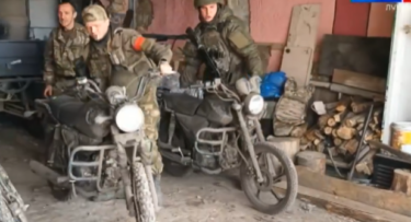 Slika od Rusi motociklima jurcaju na Ukrajince, a ovi se hvale da ih uništavaju