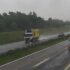 Slika od Skliske su ceste u većini zemlje: Prevrnuo se kamion kraj Slunja. Promet preusmjeren na A1