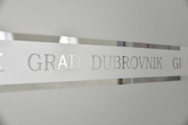 Slika od Službenička vs. ravnateljska plaća u Dubrovniku