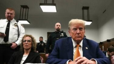 Slika od Stormy Daniels na suđenju Trumpu: ‘Upamtio me kao onu pametnu i pozvao na večeru…’
