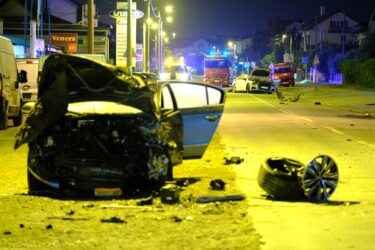 Slika od Strašni prizori s mjesta prometne nesreće u Sesvetama: Automobili smrskani