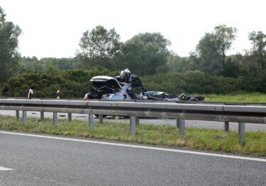 Slika od Stravičan prizor na A3: Smrskani ostatci auta, dvoje ljudi poginulo, stradalo i dogodišnje dijete