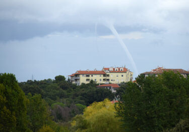Slika od Talijani se raspisali o ‘tornadu’ na Jadranu. Meteorolog Ribarić: ‘To su pijavice, evo koliko ih bude u Hrvatskoj’