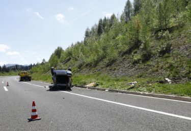 Slika od Teška prometna nesreća kod Novalje, mladi Francuz pod utjecajem alkohola zabio se u vozilo u pretjecanju, dvije osobe teško ozlijeđene