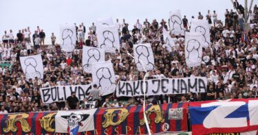 Slika od Torcidinih 11 penisa na transparentu igračima Hajduka: Boli vas ku*ac kako je nama