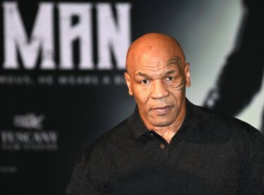 Slika od Tysonu pozlilo tijekom leta koji je prvotno kasnio dva sata