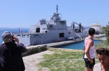 Slika od U Split uplovio francuski vojni brod. Na njemu je 160 članova posade: ‘Obići ću lokacije snimanja Igre prijestolja’