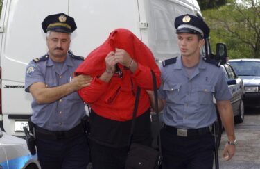 Slika od U Splitu uhićena tri dilera: jedan je ‘stara kuka‘, kada bježi od policije prosipa heroin po cesti i skače s trećeg kata