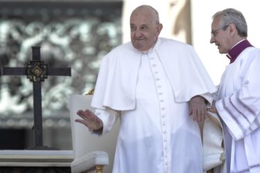 Slika od Vatikan se oglasio nakon Papine izjave o homoseksualcima: ‘Nije imao namjeru uvrijediti’