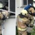 Slika od Vatrogasci spasili psa iz gorućeg stana. Pogledajte video: ‘Kako je miran, zna da mu pomažu’