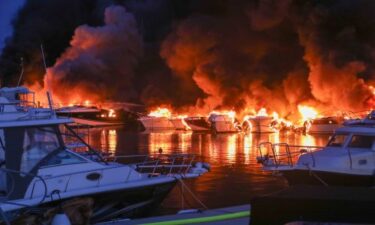 Slika od Veliki požar u marini u Medulinu guta sve pred sobom: Izgorjelo 30 brodica