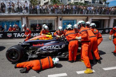 Slika od Veliki sudar na startu VN Monaca: Perezov bolid potpuno smrskan