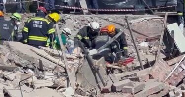 Slika od VIDEO Čovjeka u JAR-u spasili iz ruševina zgrade nakon pet dana. “Ovo je čudo”