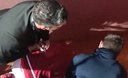 Slika od VIDEO Đokovića pogodili bocom u glavu! Prvi tenisač svijeta je u bolovima pao na tlo