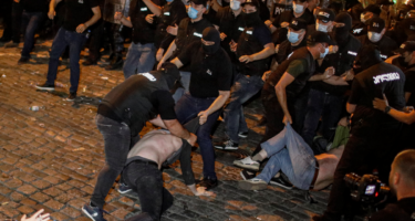 Slika od VIDEO Gruzijci na ulicama, ne žele “ruski zakon”. Policija ih mlati i tjera suzavcem
