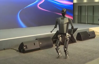 Slika od VIDEO: I Kina ima dvonožnog robota hodača