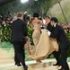 Slika od VIDEO Svi su gledali samo nju: Pjevačica se jedva kretala, došla je u haljini od pijeska