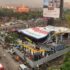 Slika od VIDEO Užas u Indiji: Golemi pano srušio se na benzinsku, najmanje osam ljudi poginulo
