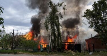 Slika od Vovčansk pretvoren u pepeo, Rusi gomilaju vojsku. “Stravično je”