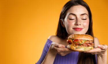 Slika od Želite smanjiti unos kalorija, ali ne i odreći se hrane koju volite? Pokušajte ovo!