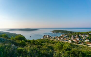 Slika od Britanci nahvalili hrvatski otok: ‘Nema gužvi, ugodniji je za odmor nego Hvar’