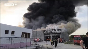 Slika od Buknuo veliki požar u Zaprešiću: Gori odlagalište otpada
