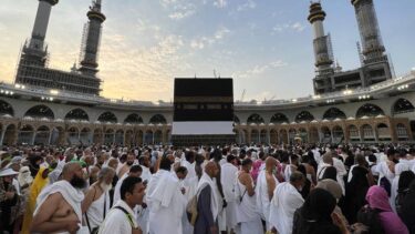 Slika od Danas počinje hadž, jedan od pet stupova islama. Očekuje se dva milijuna hodočasnika