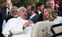 Slika od FOTO Papa sreo najmoćnije ljude svijeta: Došao u kolicima, Biden ga dugo ‘zašprehavao’, a jedan premijer ga poljubio