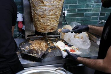 Slika od Hrvati bi mogli nahrliti: U centru grada može se pojesti kebab za jedan cent